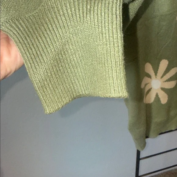 Zeagoo Sea Floral Green Sweater - Picture 7 of 10